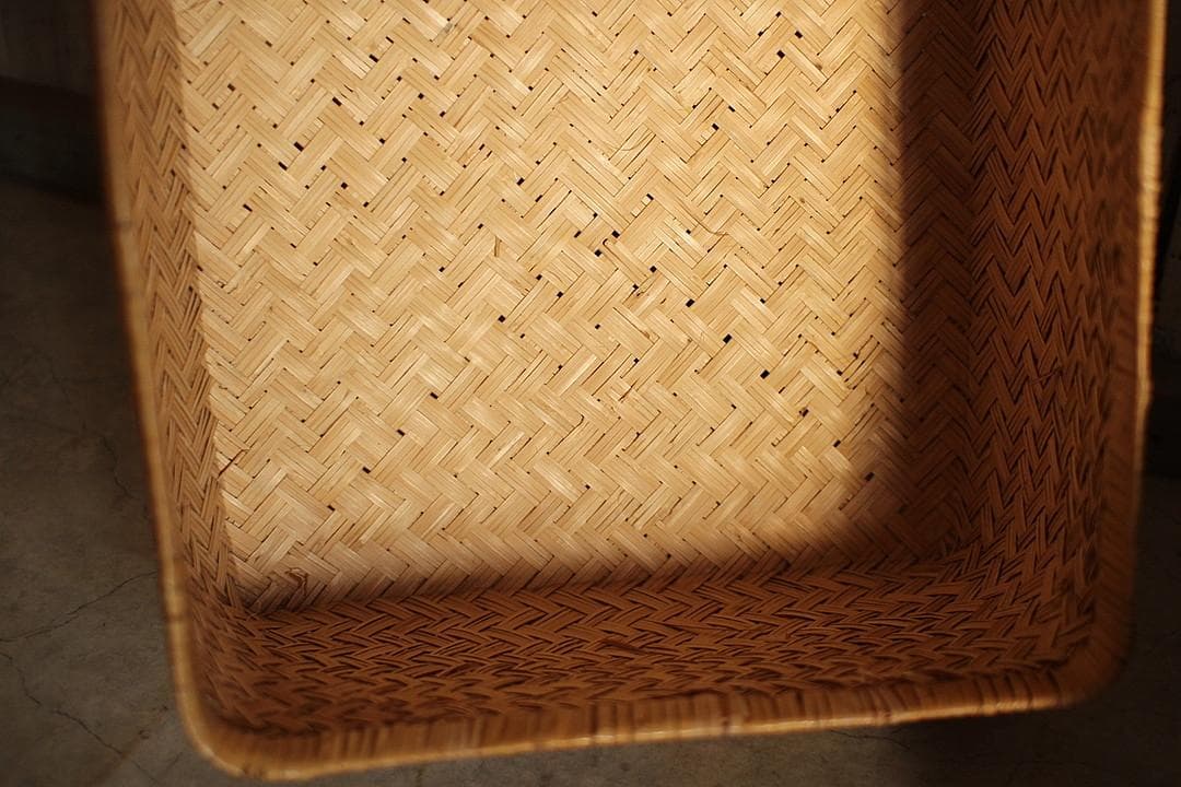 状態良く形の綺麗な古い竹編みの収納かご　行李　竹籠　篭　古道具