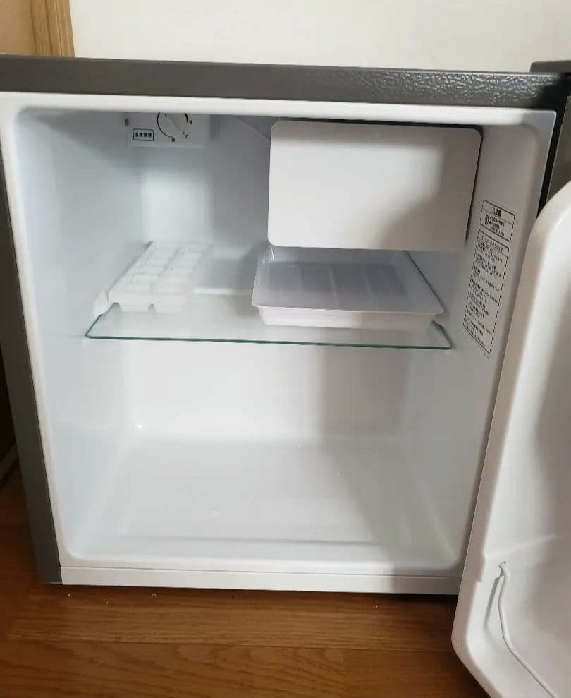 最終価格※Hisense シルバー小型冷蔵庫 ガラス棚付き