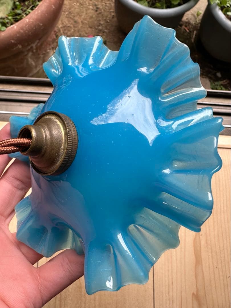 フランス アンティーク 乳白色ブルーオパリンガラスの可愛いお花アトリエランプ＊