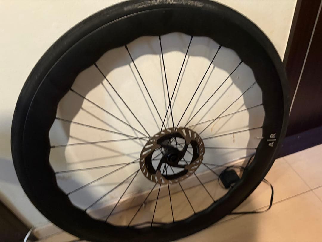 AIR カーボンホイール 700Cディスクブレーキ タイヤ付きスターラチェット