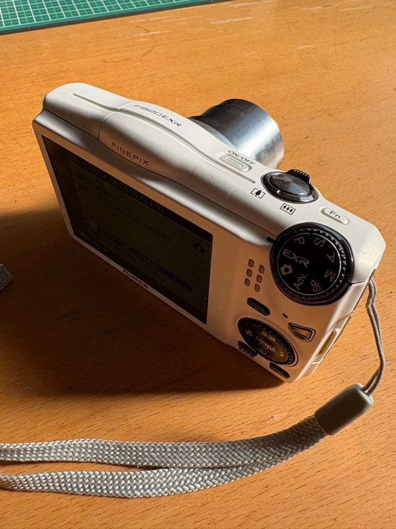 FUJIFILM FINEPIX F820 EXR ホワイト　動作確認済み