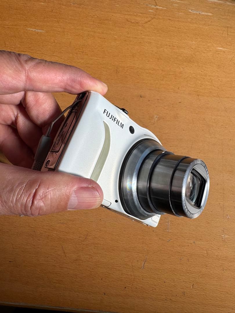 FUJIFILM FINEPIX F820 EXR ホワイト　動作確認済み