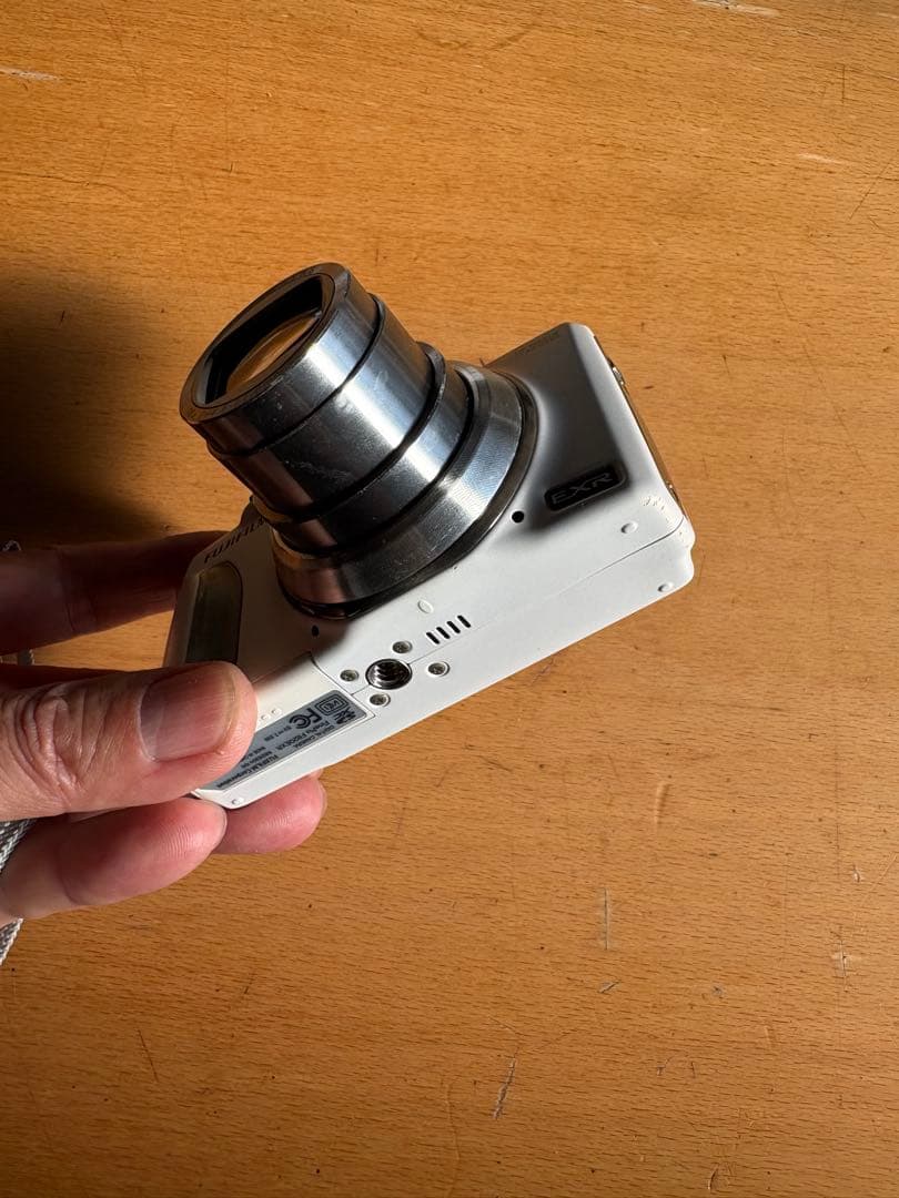 FUJIFILM FINEPIX F820 EXR ホワイト　動作確認済み