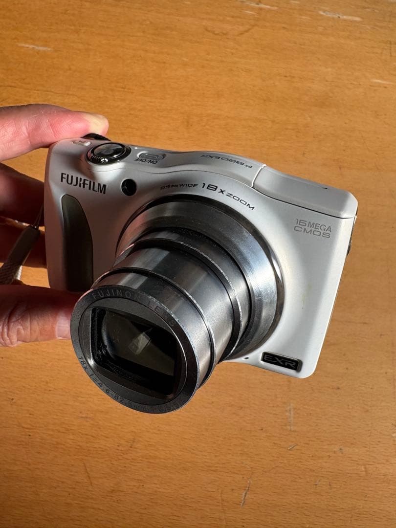 FUJIFILM FINEPIX F820 EXR ホワイト　動作確認済み