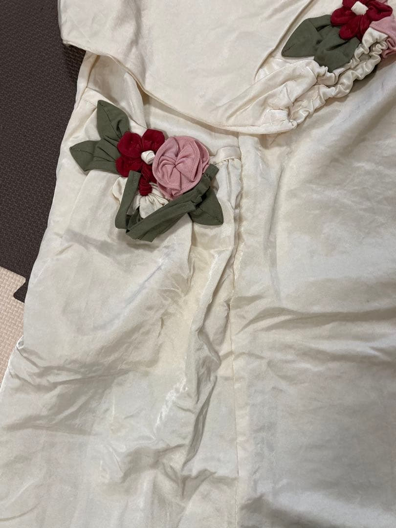 【新品未使用】POTECHINO 花柄刺繍長袖エプロン　白色ベージュ ポテチーノ