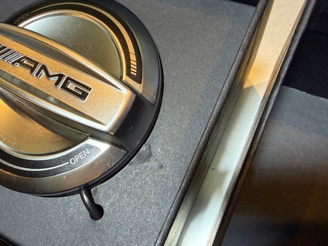 メルセデスベンツ　AMG フューエルキャップ