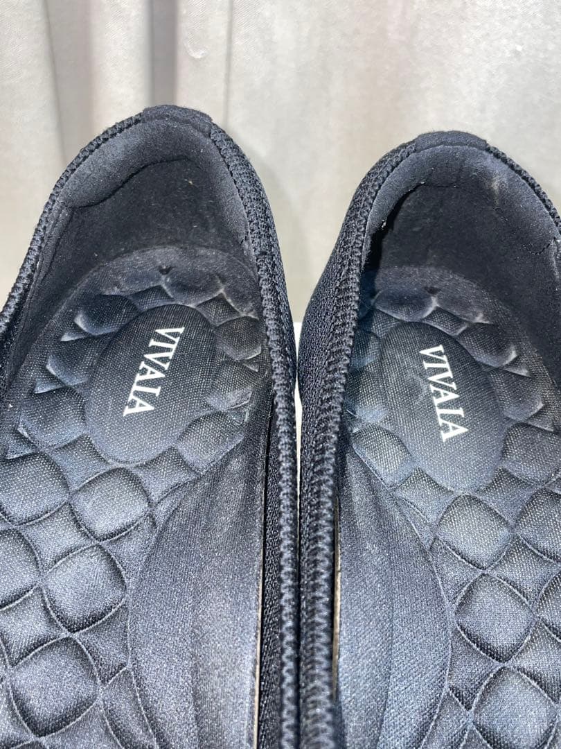 VIVAIA 36 ポインテッドトゥ Ｖカット パンプス