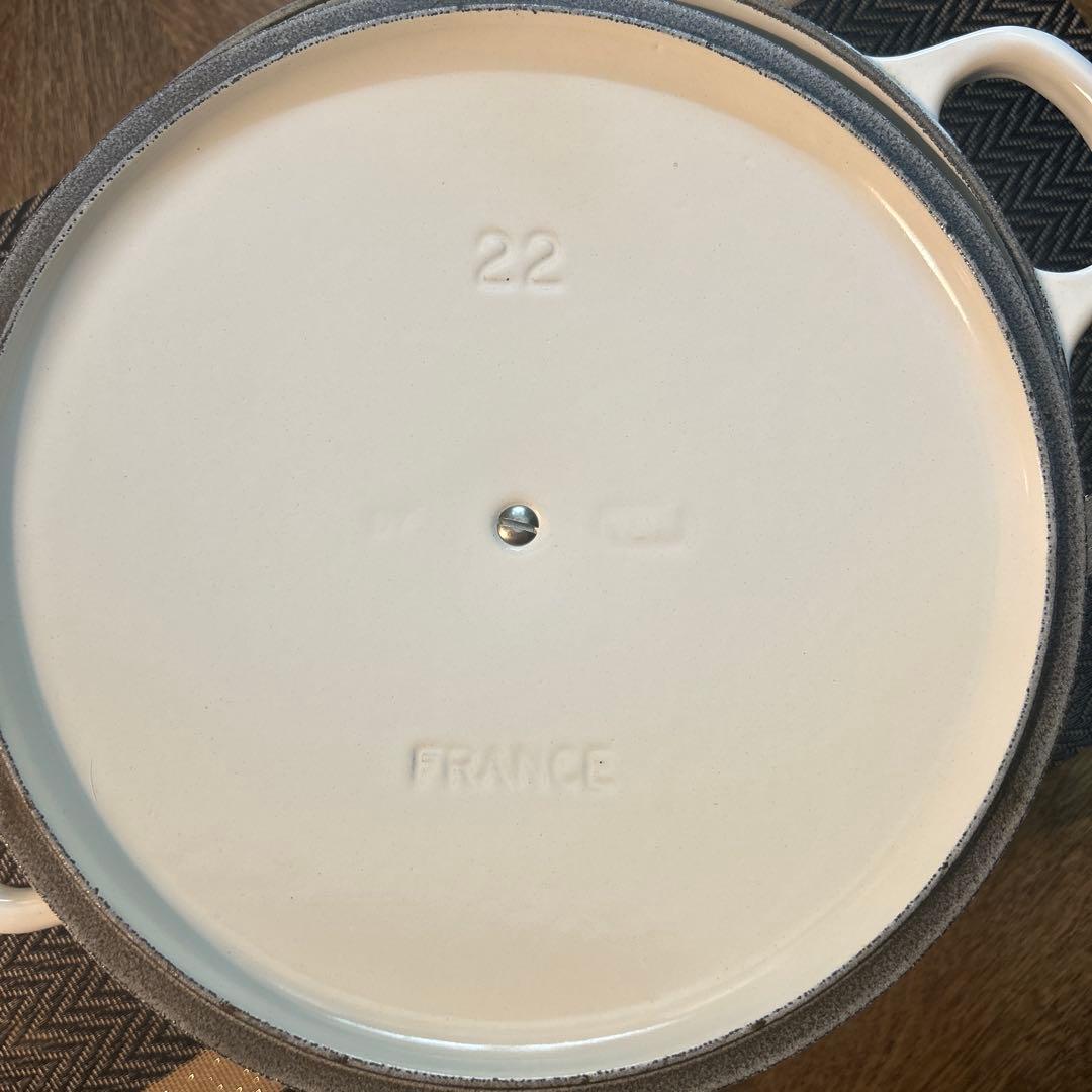 LE CREUSET ココットロンド　シグニチャー　22cm ホワイト