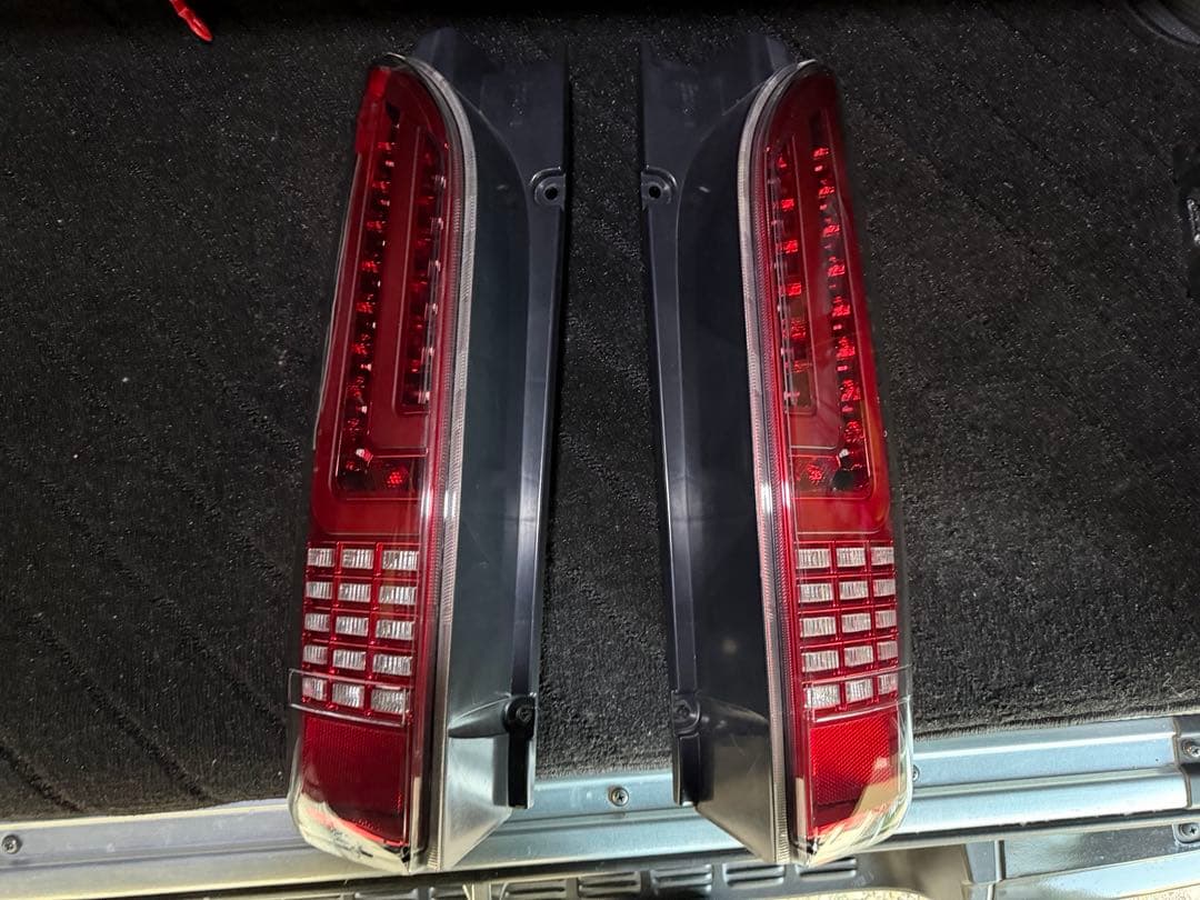 ハイエーステールランプ　FLEXトムスレガンス同タイプ超希少美品　保安基準適合品