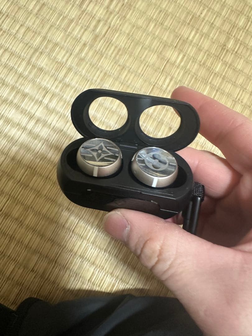 ルイヴィトン ホライゾン ライトアップイヤホン Louis Vuitton