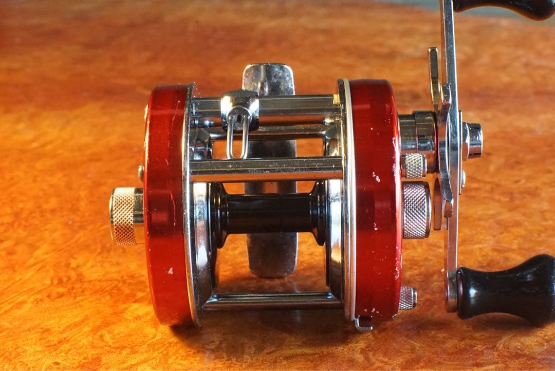 ABU アンバサダー 5500 メンテ済 フレーム修正済 チェリーレッド