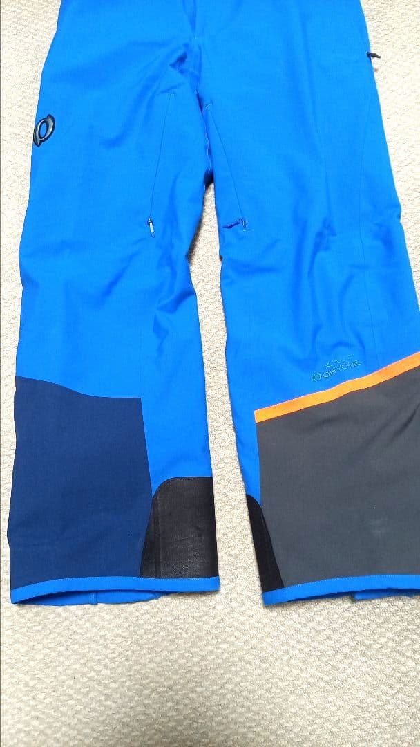 オンヨネデモ　ハイグレータースキーウェア　サイズ上SS　下S－3㎝