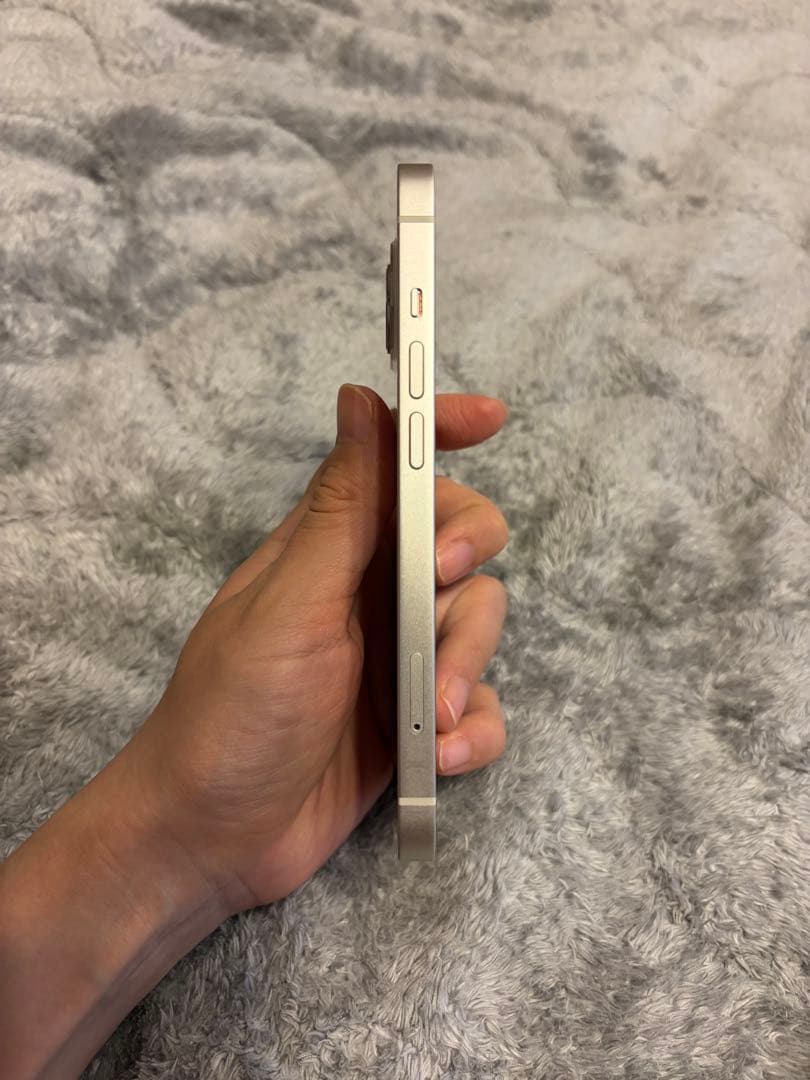 iPhone 13 128GB SIMフリー スターライト　ホワイト　白