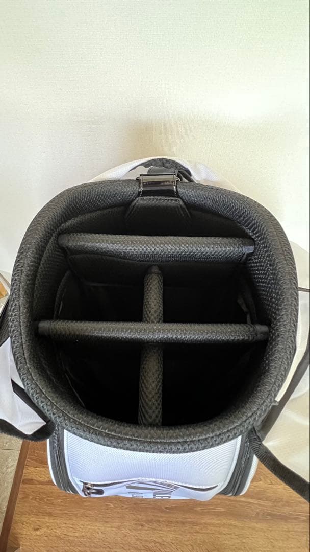 美品　OAKLEY ゴルフバッグ・キャディバッグ ホワイト