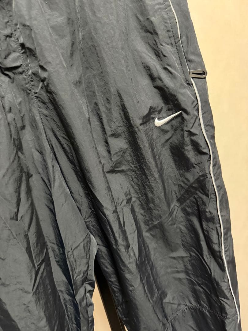 未使用級 NIKE ソロ スウッシュ トラックパンツ L ブラック ナイロン