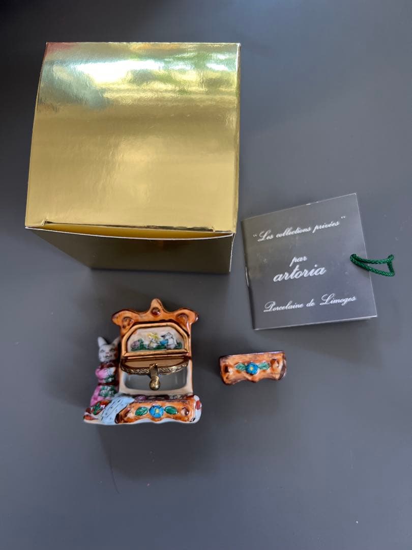 【ビンテージ】うさぎドレッサーのリモージュボックス