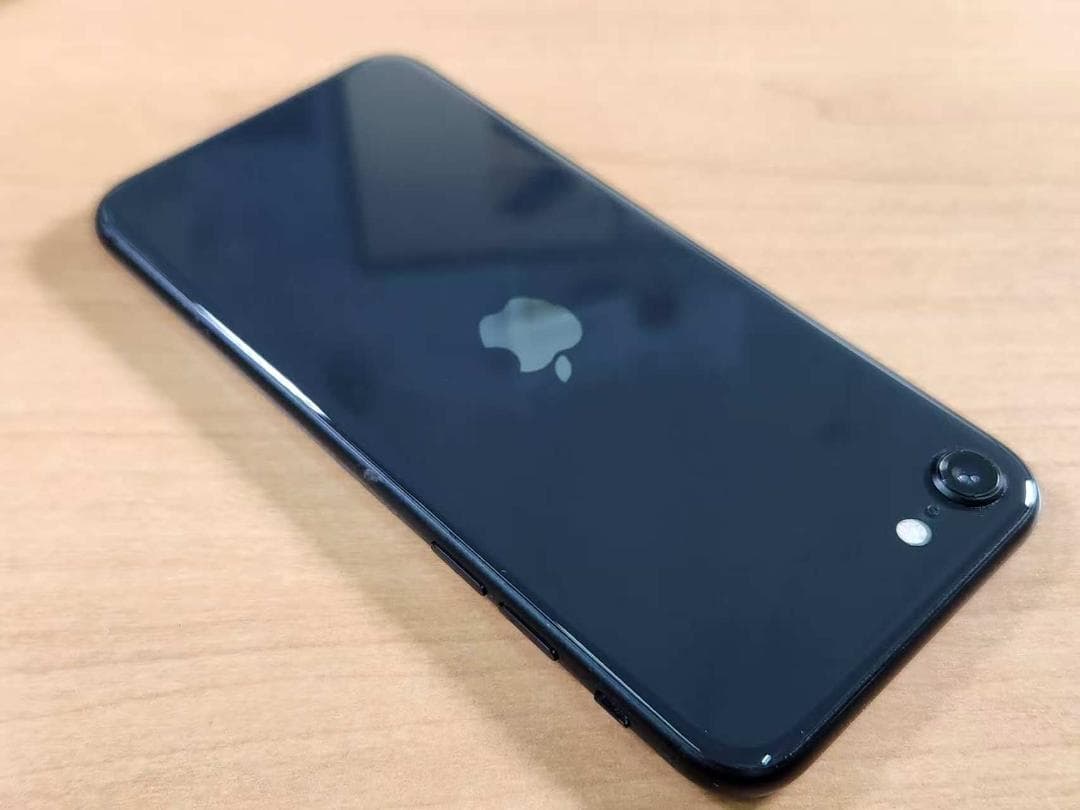 020500H iPhone SE 第2世代A2296 64GB 最大容量82%