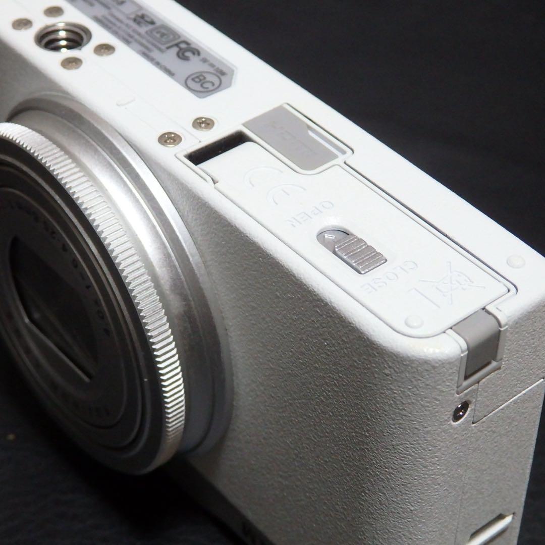 動作確認済み　美品　Fujifilm XQ2 ホワイト フジフイルム