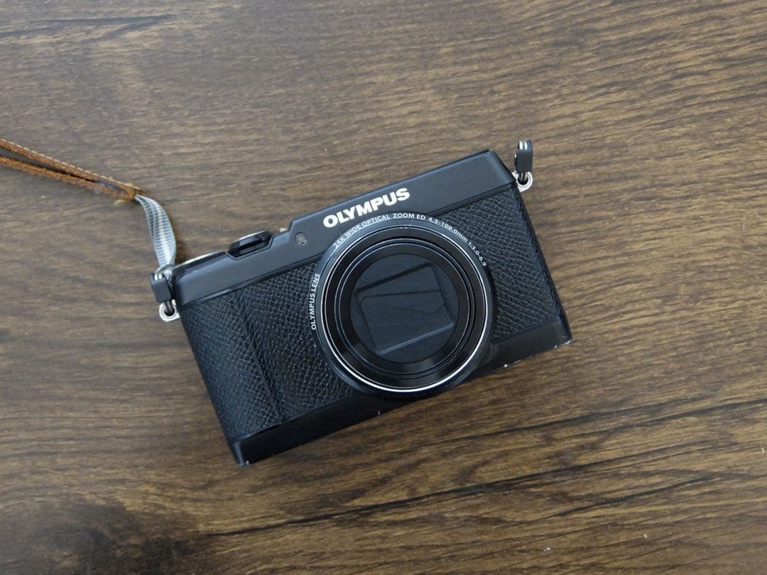 動作確認済み　美品　Fujifilm XQ2 ホワイト フジフイルム