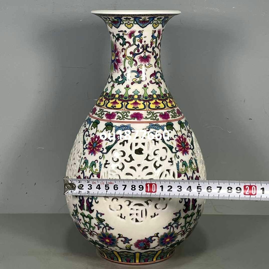 五色花紋透かし彫り美術品 置物 景徳鎮 陶磁器 装飾品現代 工芸品