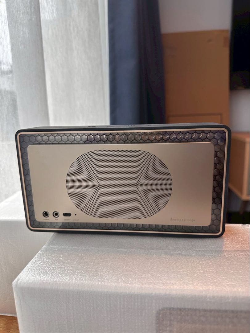 Bowers & Wilkins T7 Bluetoothスピーカー