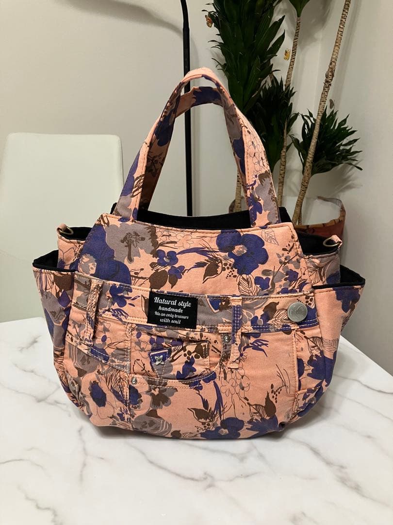 830 アッコちゃん大きめ　英字デニムリメイクバック　ハンドメイド　2点