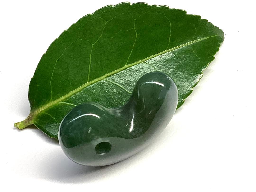 幻の碧玉‼️　出雲石勾玉*濃厚青緑色　コレクション守護石に‼️ 鑑定機関鑑別書取得品