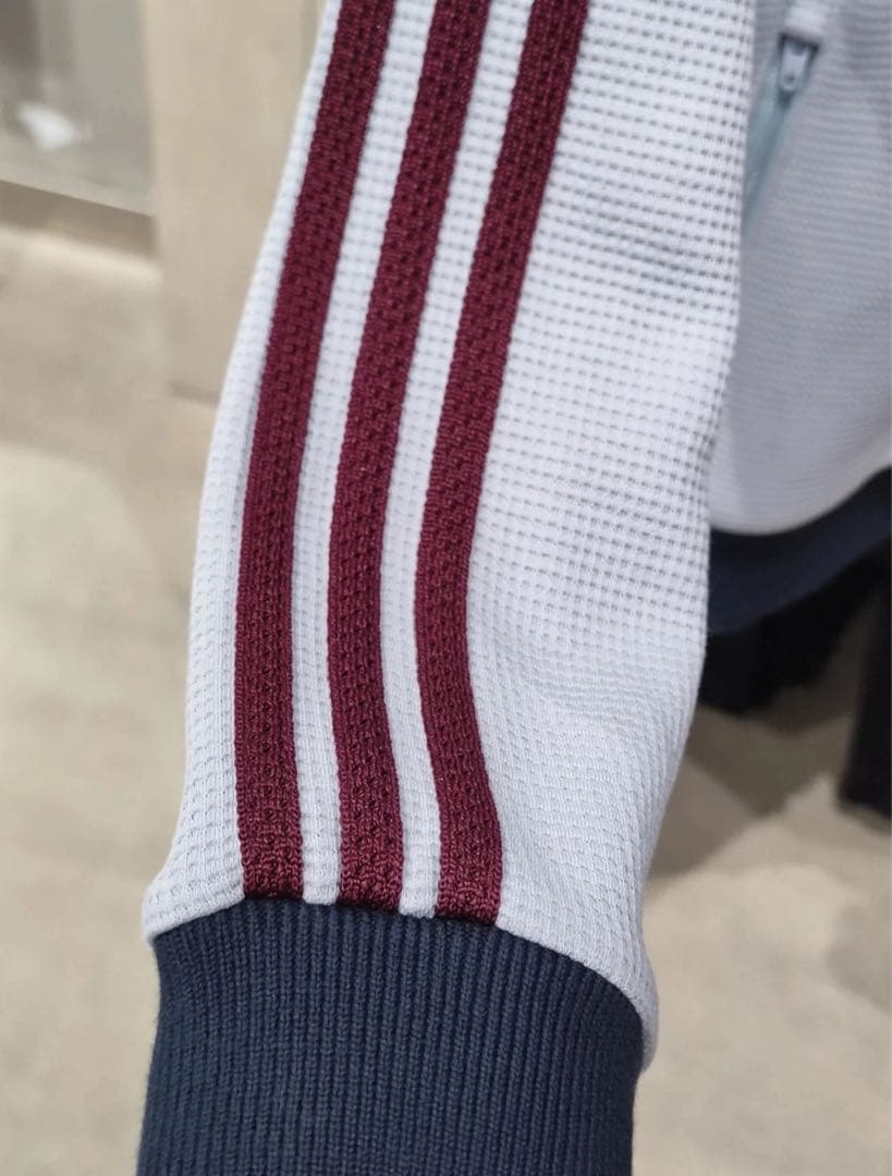 日本未発売M adidas 長袖ジャケット シルバーグレー KB8953