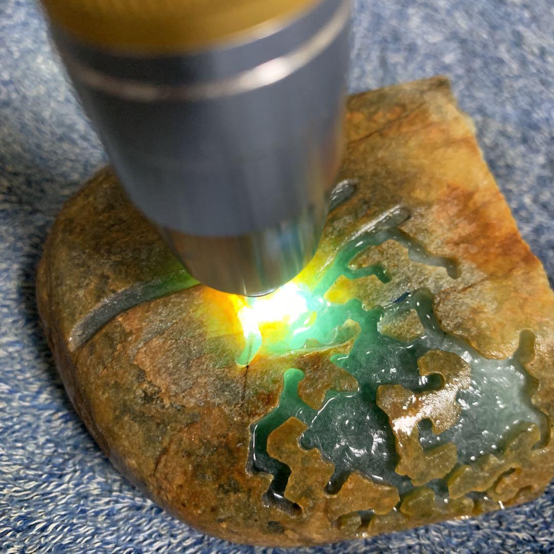 無処理無染色A貨天然石本翡翠　保証付　 ミャンマー　本翡翠　ヒスイ　原石　希少色