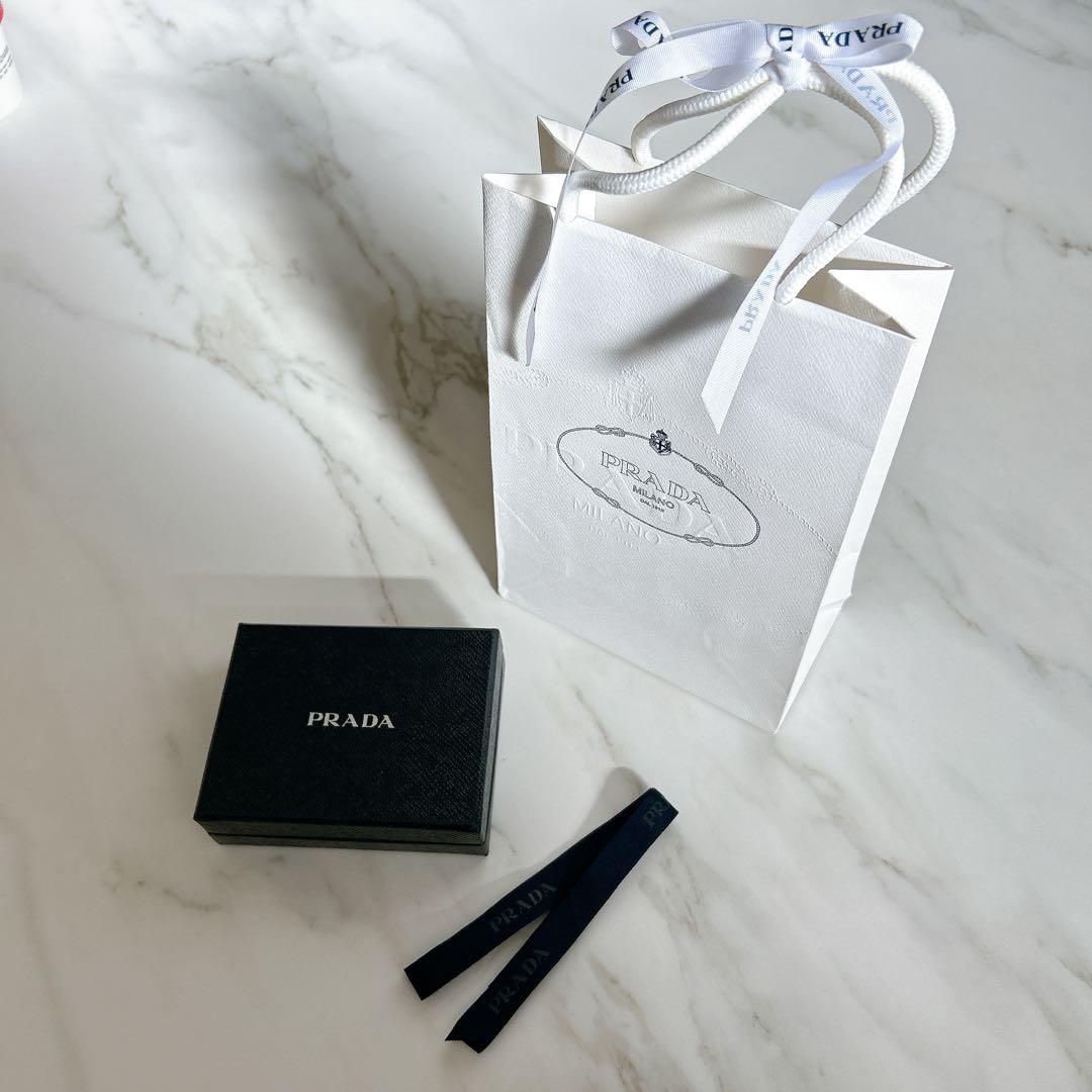 【新品未使用品】PRADA サフィアーノ　名刺入れ　カードケース