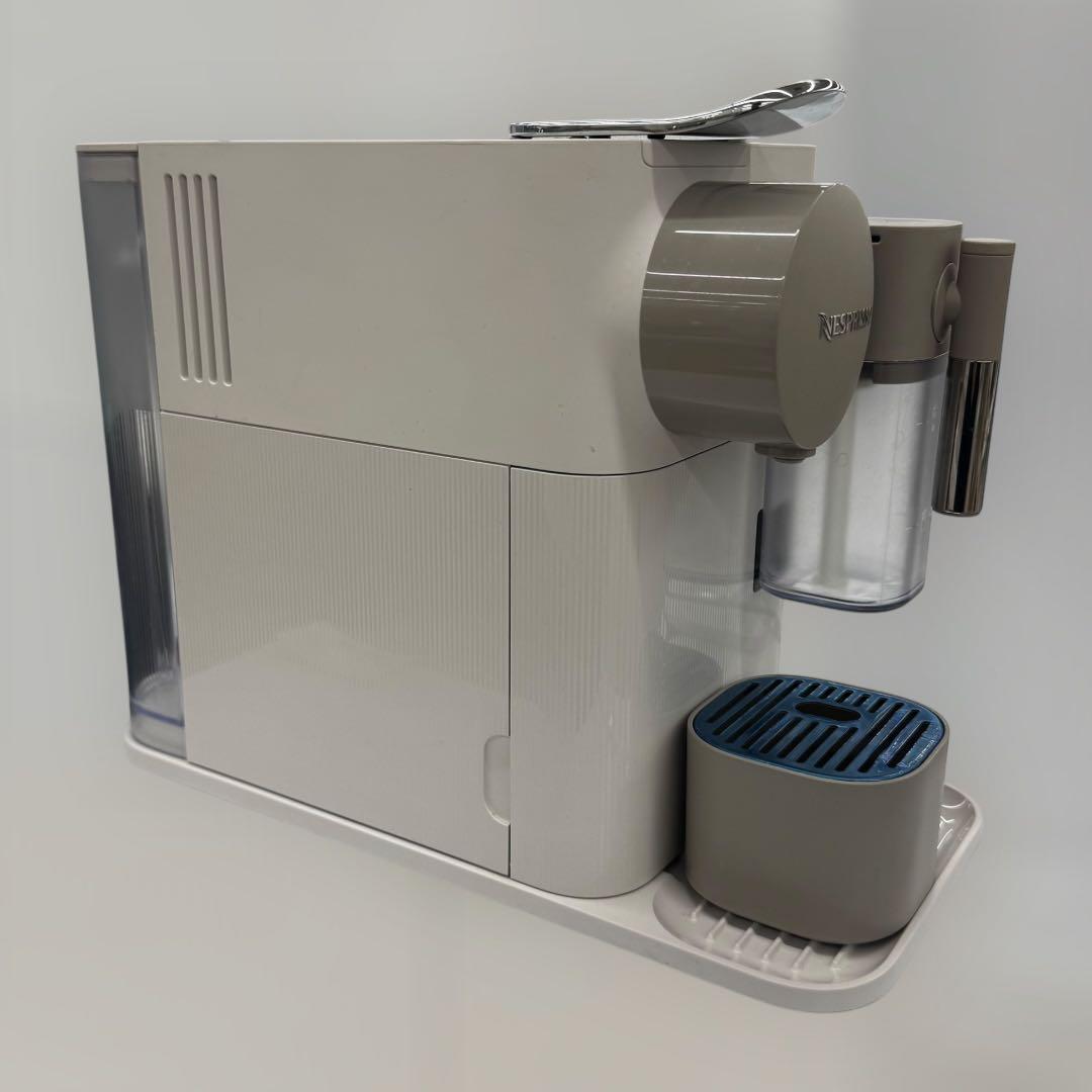 8551.ネスプレッソ ラティシマワン F111 ホワイト