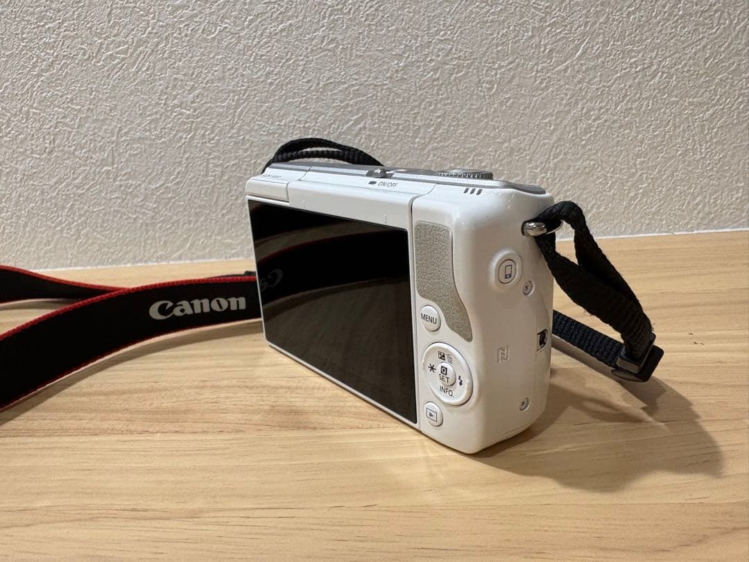 【限定値引き】Canon EOS M10ダブルレンズキット SDカード64G付き