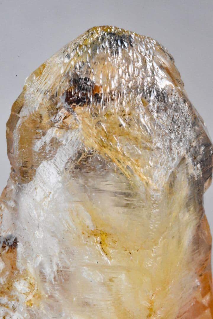 パキスタンスカルドゥ産 角閃石入りアイスクリスタル