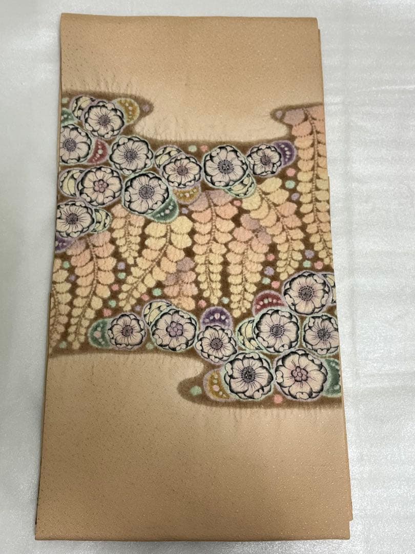名古屋帯 作家物 ベージュ 花文様 正絹　流麗な草花意匠