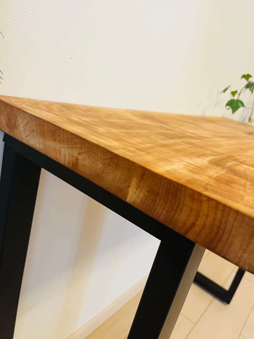 栃　一枚板テーブル　カウンターテーブル　アイアン脚　縮み杢