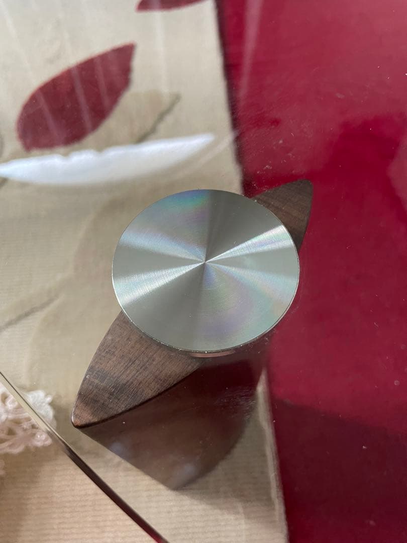 イタリア ナツッジ NATUZZI のガラステーブル 美品