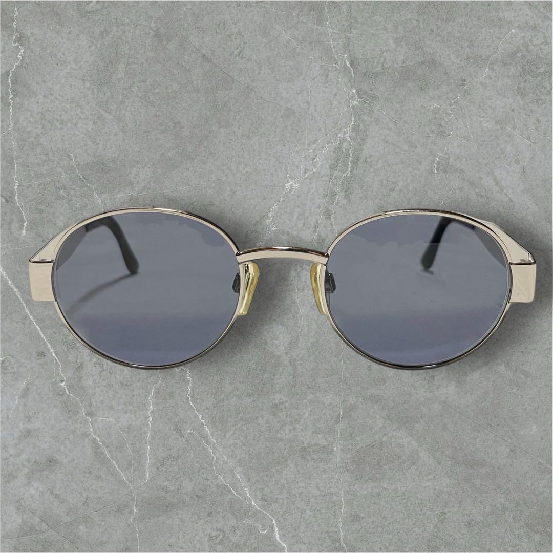 CHANEL サングラス オーバル型 ロゴ入り シルバーフレーム