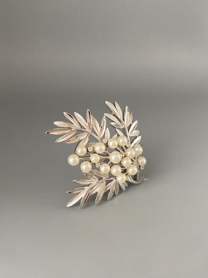 lotuscloud2605⭐️TRIFARI トリファリ ヴィンテージブローチ