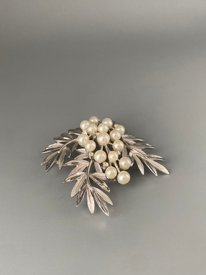 lotuscloud2605⭐️TRIFARI トリファリ ヴィンテージブローチ