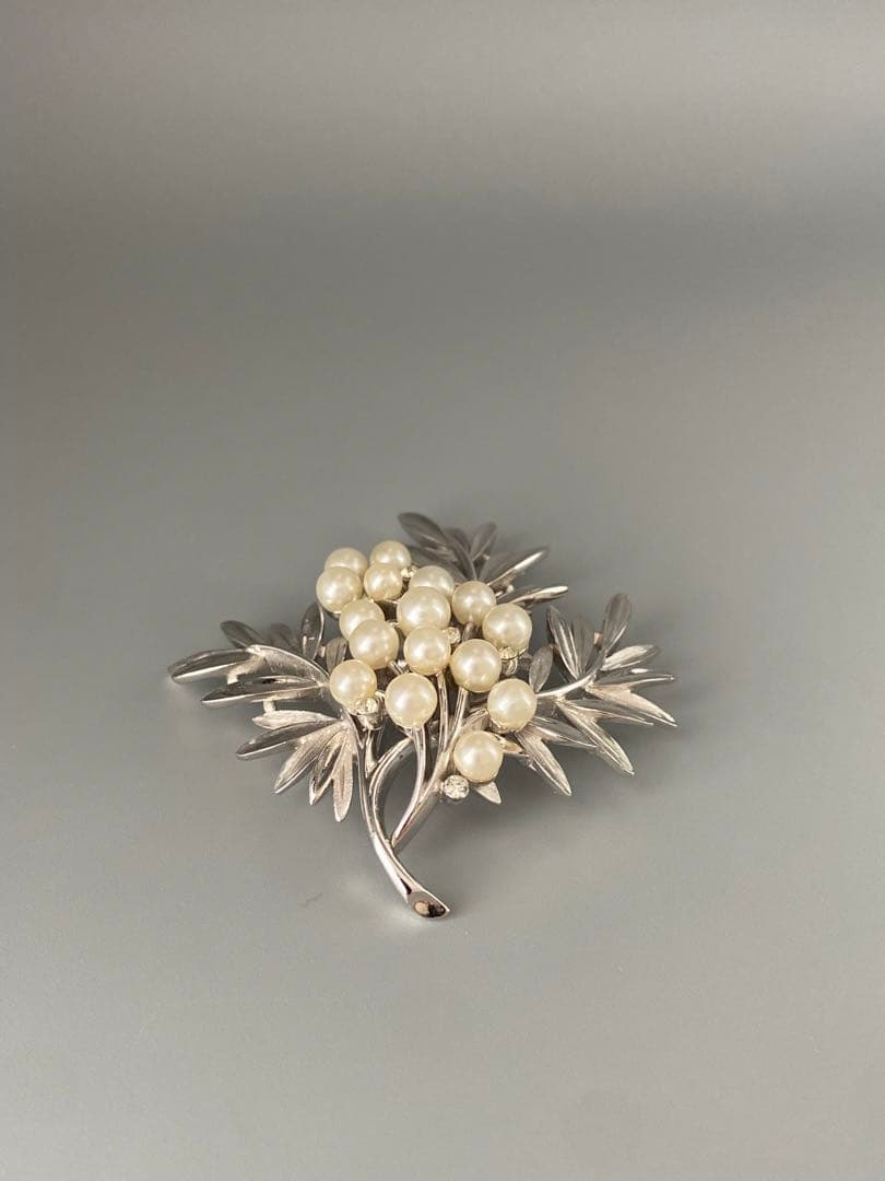 lotuscloud2605⭐️TRIFARI トリファリ ヴィンテージブローチ