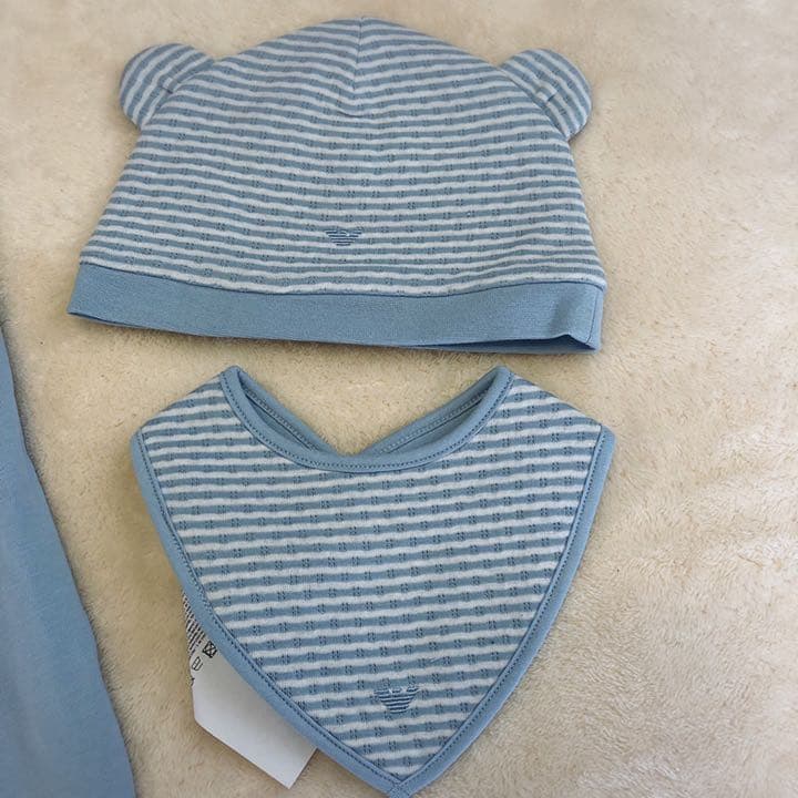 新品ENPORIO ARMANI ベビースーツ コットン製ビーニー&ビブ