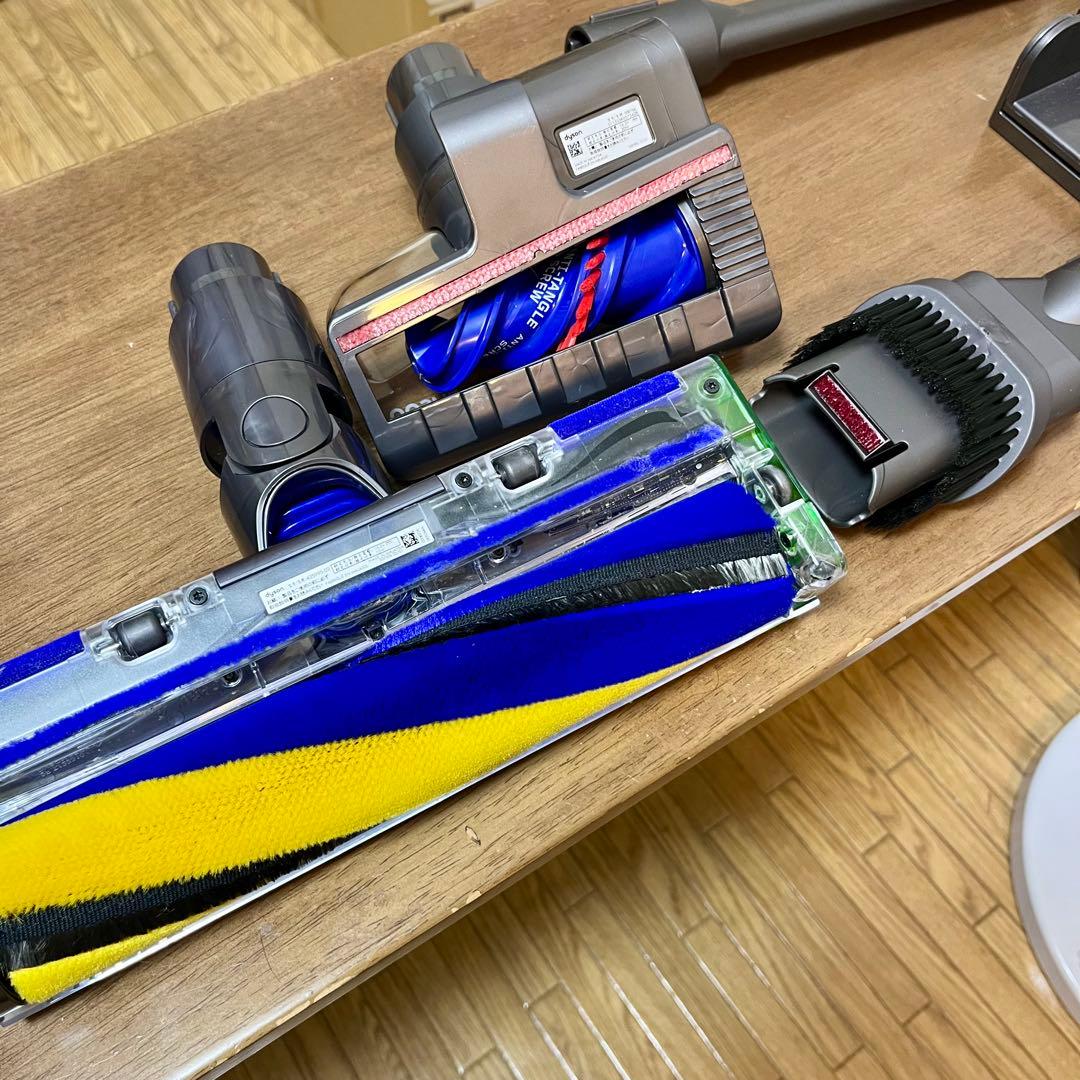 【美品】dyson 掃除機 SV20 V12 本体+充電スタンド