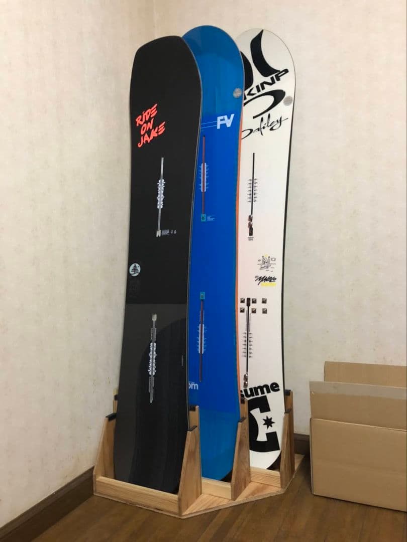 スノーボードディスプレイスタンド　３本用カラーウィールナット左側用　ハンドメイド