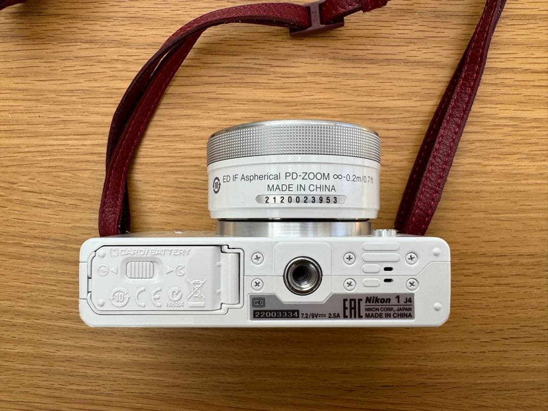 Nikon１J４ニコン　レンズ交換式デジタルカメラ