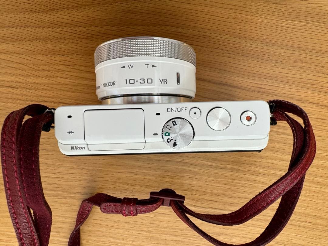 Nikon１J４ニコン　レンズ交換式デジタルカメラ