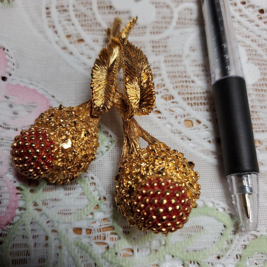 Carven 金色の花束ブローチ