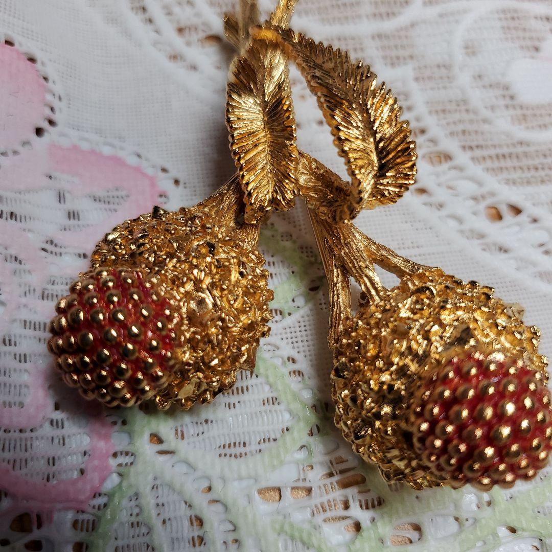 Carven 金色の花束ブローチ