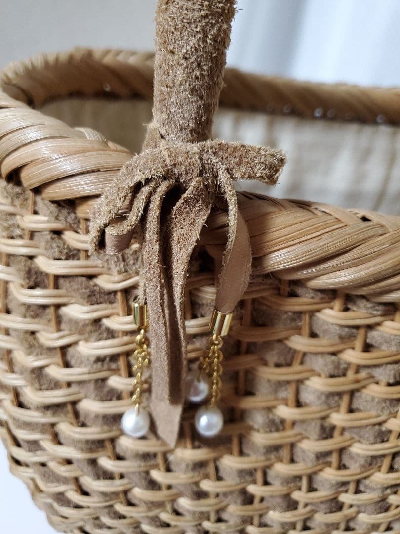 【藤籠バッグ】ハンドメイド バックスキン 革 麻生地 チャーム