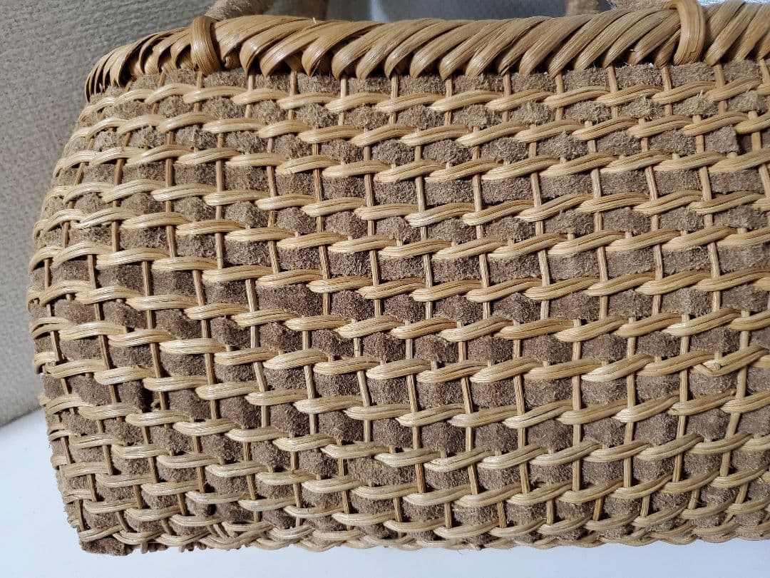 【藤籠バッグ】ハンドメイド バックスキン 革 麻生地 チャーム