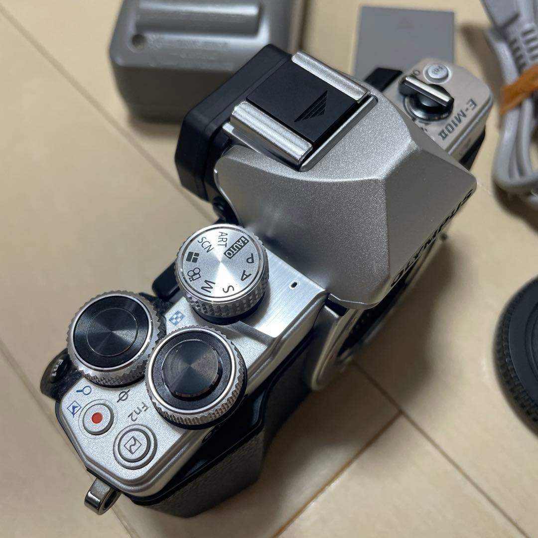 OLYMPUS OM-D E-M10Ⅱ ジャンク品　本体美品